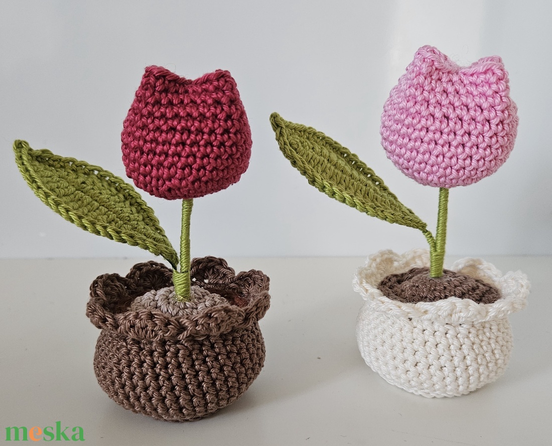 Horgolt tulipánok kaspóban - otthon & életmód - virágdekoráció - virágdíszek - asztali virágdísz - Meska.hu
