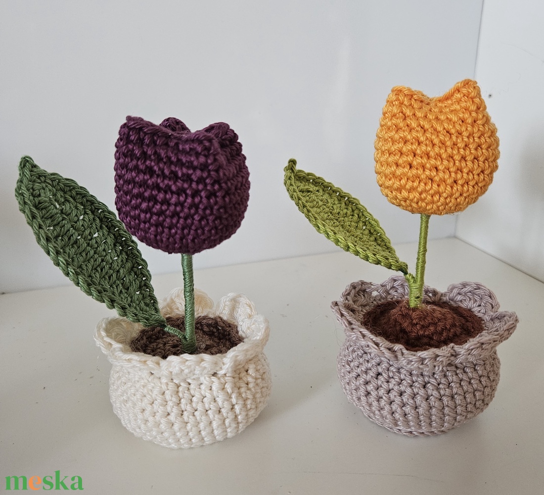 Horgolt tulipánok kaspóban - otthon & életmód - virágdekoráció - virágdíszek - asztali virágdísz - Meska.hu