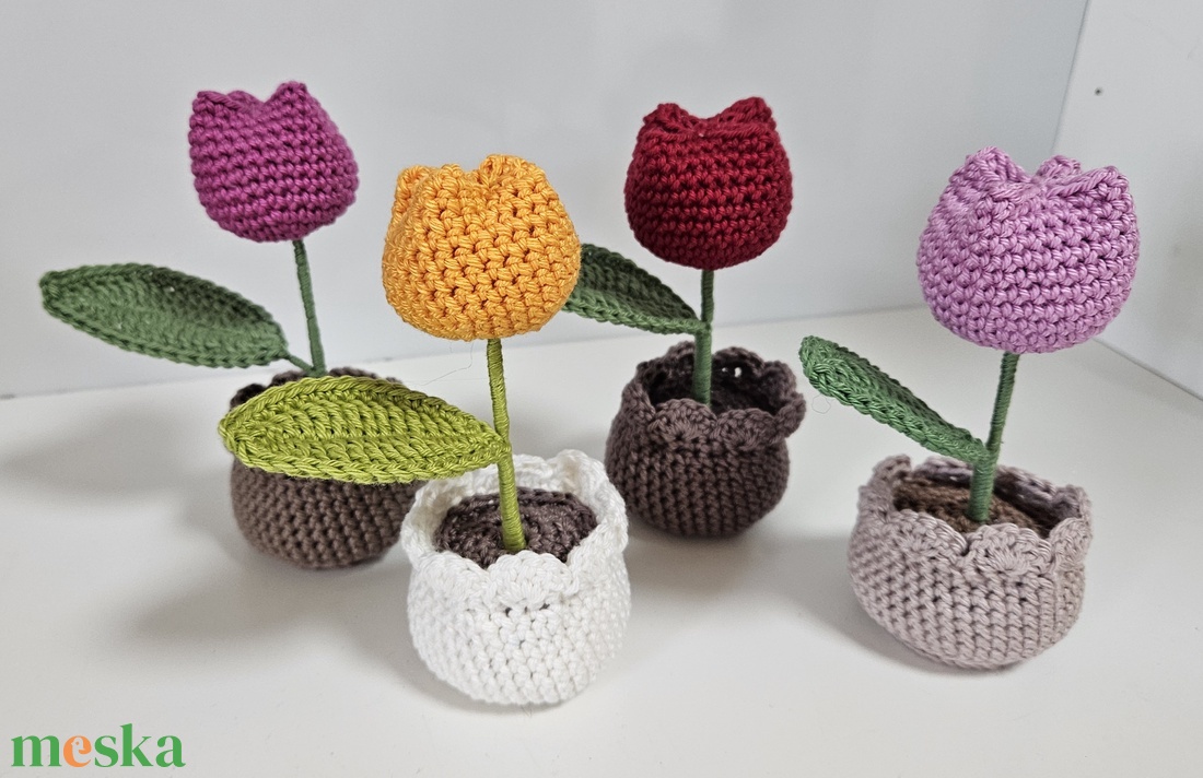 Horgolt tulipánok - otthon & életmód - dekoráció - asztal és polc dekoráció - asztaldísz - Meska.hu