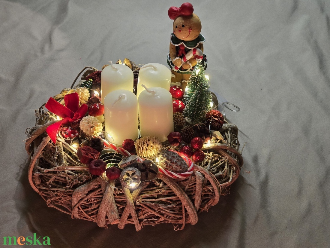 Mézeskalács Lányos Világító Adventi Koszorú LED Fényfüzérrel és Rusztikus Ágakkal - karácsony - adventi díszek - adventi asztaldísz - Meska.hu