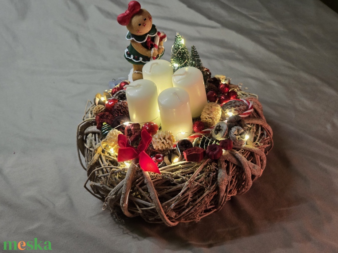 Mézeskalács Lányos Világító Adventi Koszorú LED Fényfüzérrel és Rusztikus Ágakkal - karácsony - adventi díszek - adventi asztaldísz - Meska.hu