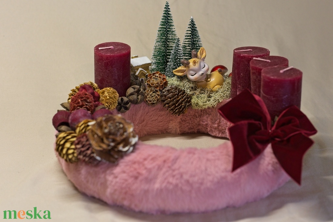 Bordó-Rózsaszín Adventi Koszorú Szarvas Figurával  Kézműves Luxus Téli Dekoráció Szőrme Alappal - karácsony - adventi díszek - adventi asztaldísz - Meska.hu