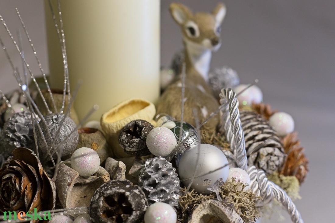 Ezüst-Fehér Karácsonyi Asztaldísz Őzikével  Havas Téli Dekoráció / Egygyertyás Adventi Dísz - karácsony - karácsonyi lakásdekoráció - ünnepi asztaldekoráció - Meska.hu