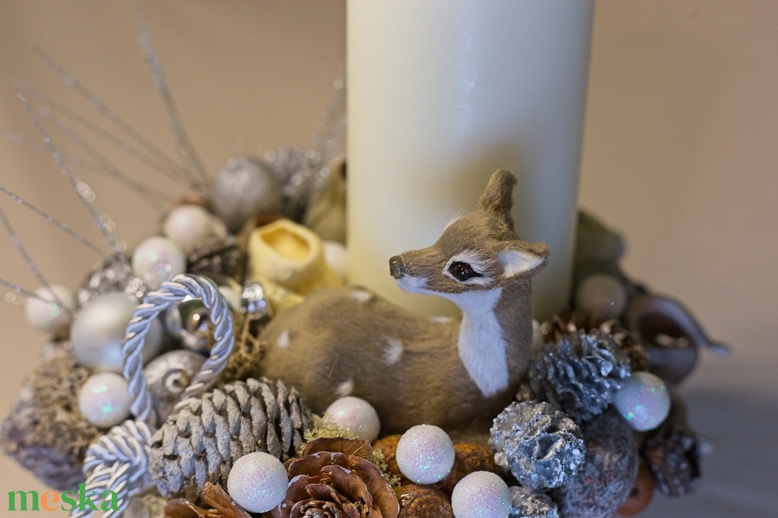 Ezüst-Fehér Karácsonyi Asztaldísz Őzikével  Havas Téli Dekoráció / Egygyertyás Adventi Dísz - karácsony - karácsonyi lakásdekoráció - ünnepi asztaldekoráció - Meska.hu