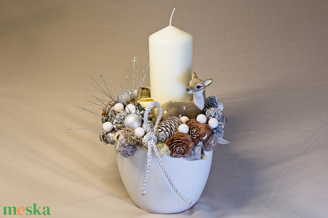 Ezüst-Fehér Karácsonyi Asztaldísz Őzikével  Havas Téli Dekoráció / Egygyertyás Adventi Dísz - karácsony - karácsonyi lakásdekoráció - ünnepi asztaldekoráció - Meska.hu