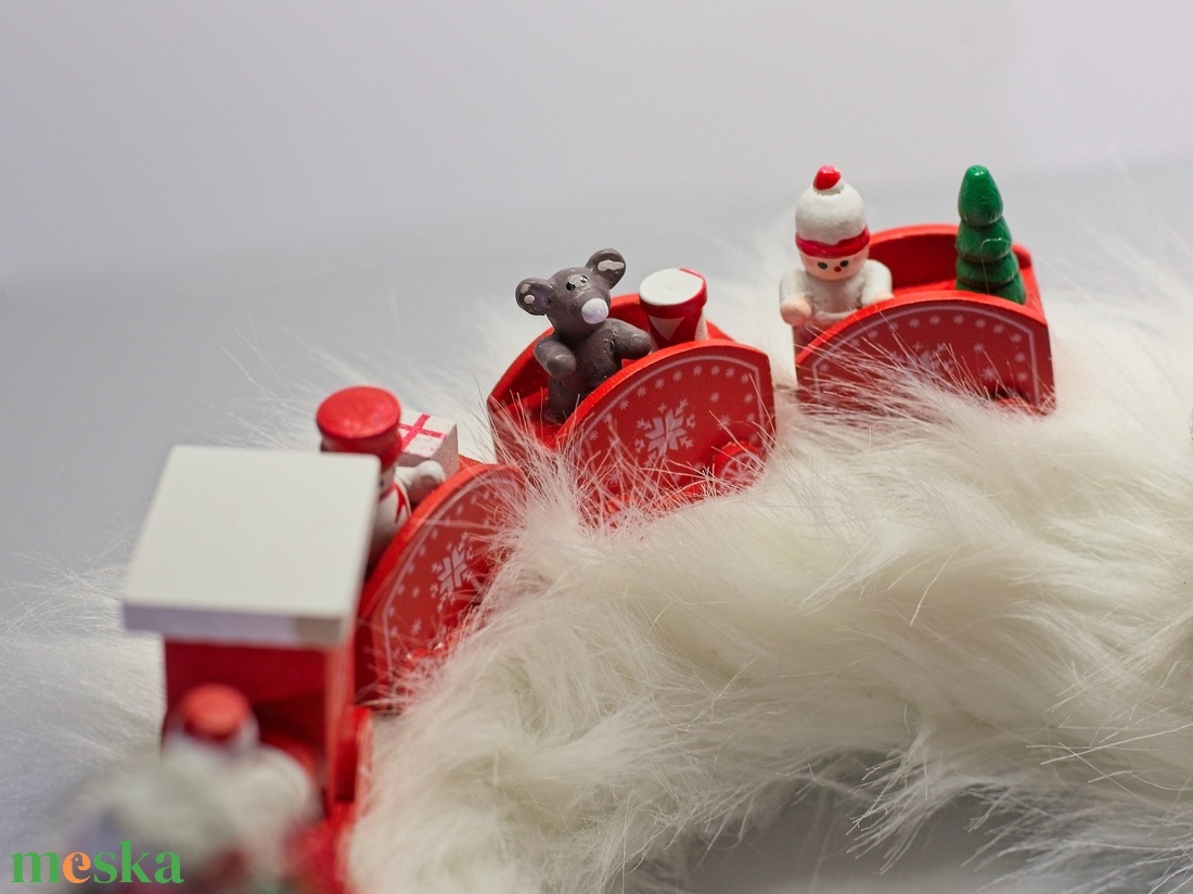Piros-Fehér Adventi Koszorú Vonattal és Havas Faluval  Mesebeli Kézműves Téli Dekoráció - karácsony - adventi díszek - adventi gyertyadíszek és koszorúdíszek - Meska.hu