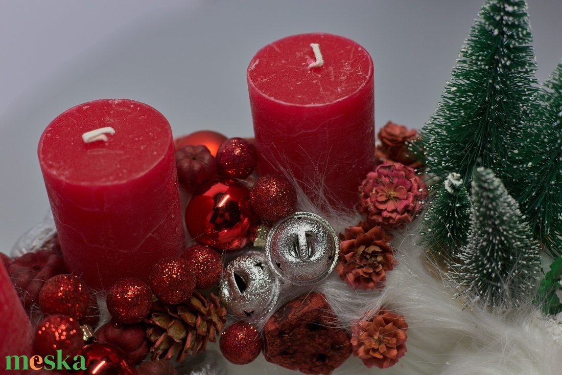 Piros-Fehér Adventi Koszorú Vonattal és Havas Faluval  Mesebeli Kézműves Téli Dekoráció - karácsony - adventi díszek - adventi gyertyadíszek és koszorúdíszek - Meska.hu
