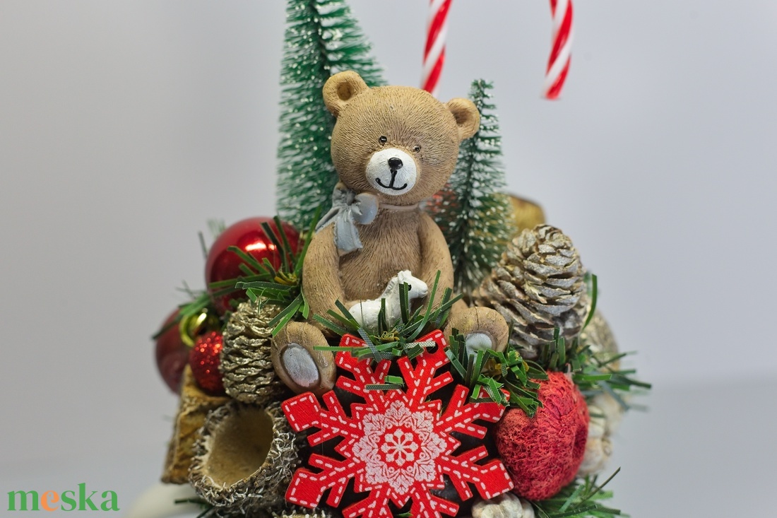Kézműves Karácsonyi Bögre Dísz - Mackó és Cukorkabot - karácsony - karácsonyi lakásdekoráció - ünnepi asztaldekoráció - Meska.hu