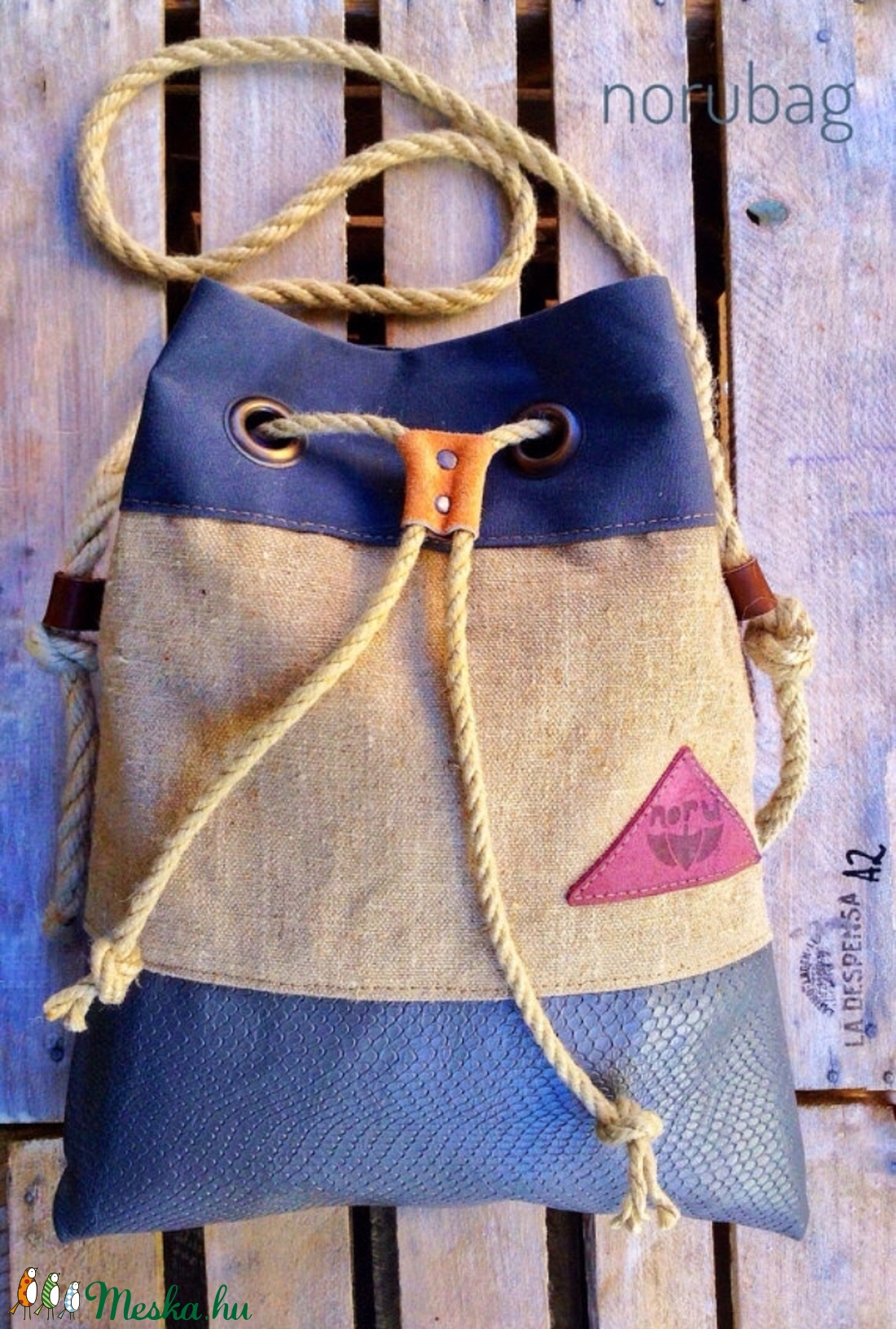 Lenvászon, bőr válltáska, közepes méretű női táska. -  - Meska.hu