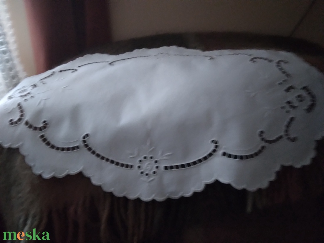 Madeirás asztalközépre való, ovális. - otthon & életmód - lakástextil - abrosz, terítő - asztalfutó - Meska.hu