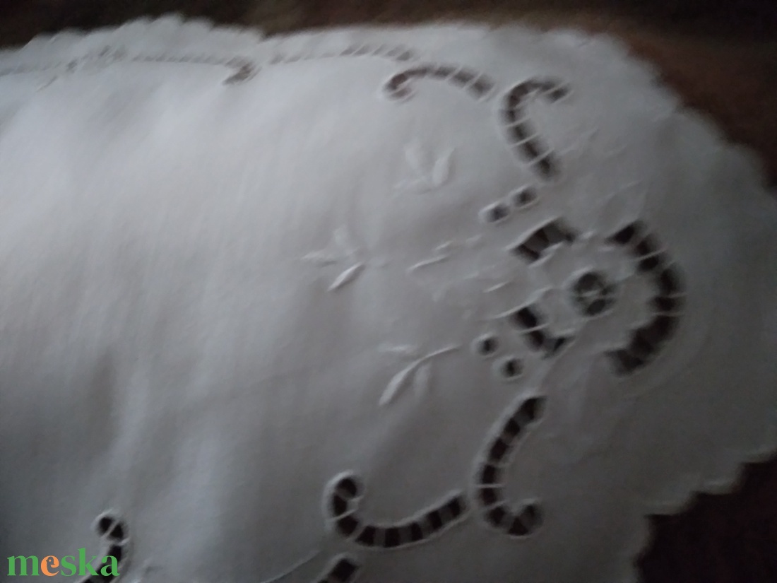 Madeirás asztalközépre való, ovális. - otthon & életmód - lakástextil - abrosz, terítő - asztalfutó - Meska.hu