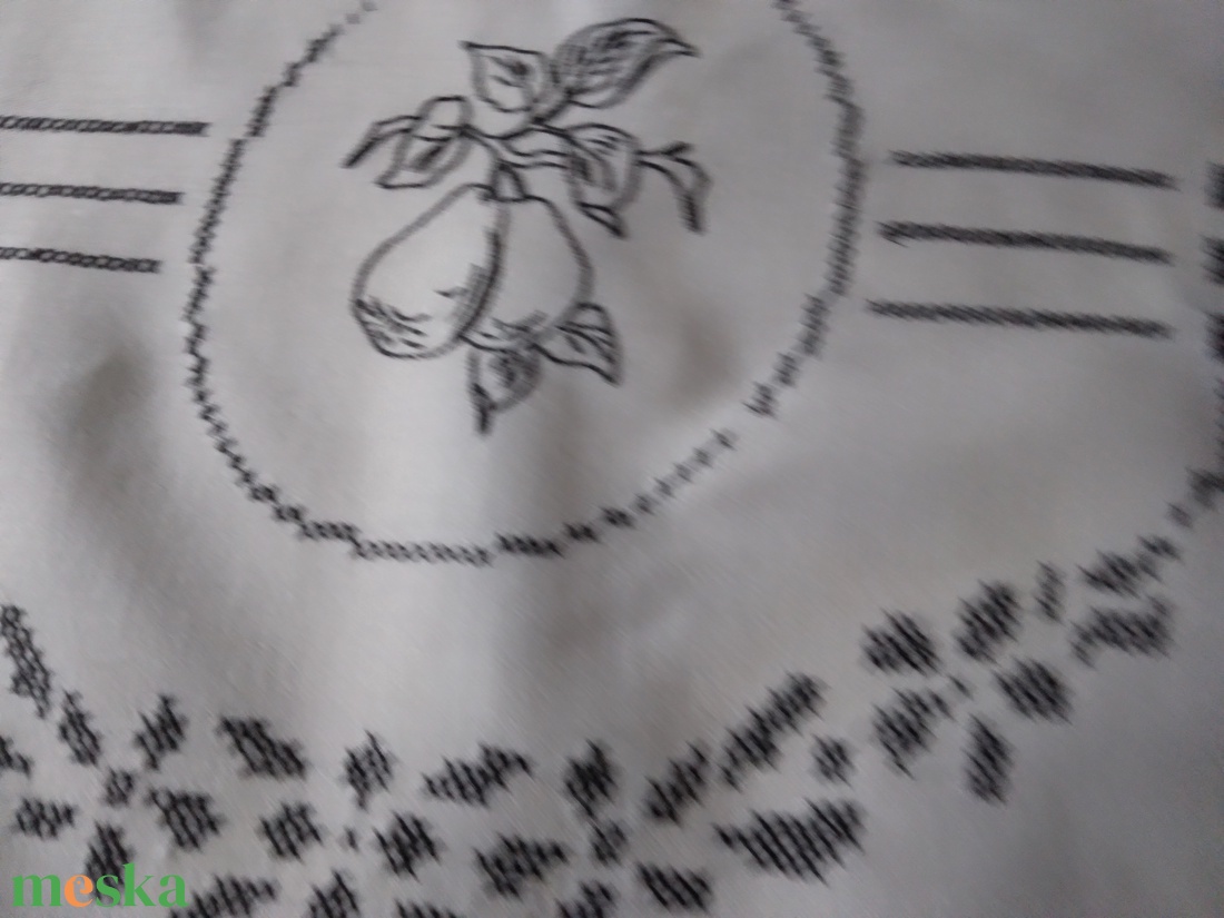 Hímzett asztal terítő - otthon & életmód - lakástextil - abrosz, terítő - asztalközép terítő - Meska.hu