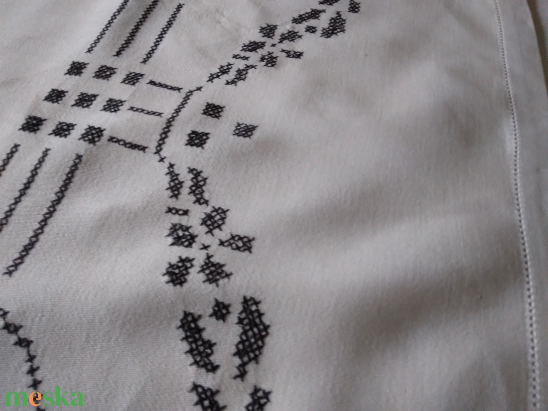 Hímzett asztal terítő - otthon & életmód - lakástextil - abrosz, terítő - asztalközép terítő - Meska.hu