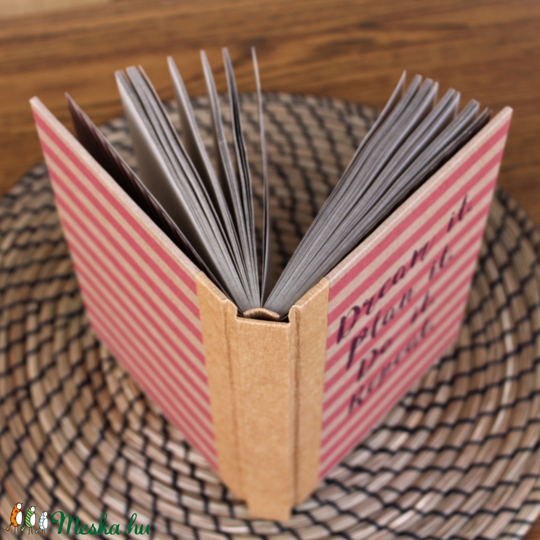 ECO pink csíkos vonalas notesz - otthon & életmód - papír, írószer - jegyzetfüzet & napló - Meska.hu ECO pink csíkos vonalas notesz - otthon & életmód - papír, írószer - jegyzetfüzet & napló - Meska.hu