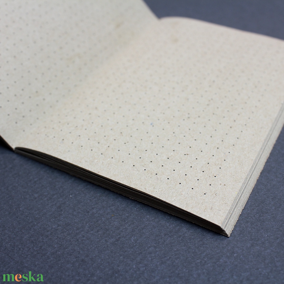 ECO ponthálós füzet - fekete - virágmintás / feliratos - újrahasznosított papírból - otthon & életmód - papír, írószer - jegyzetfüzet & napló - Meska.hu