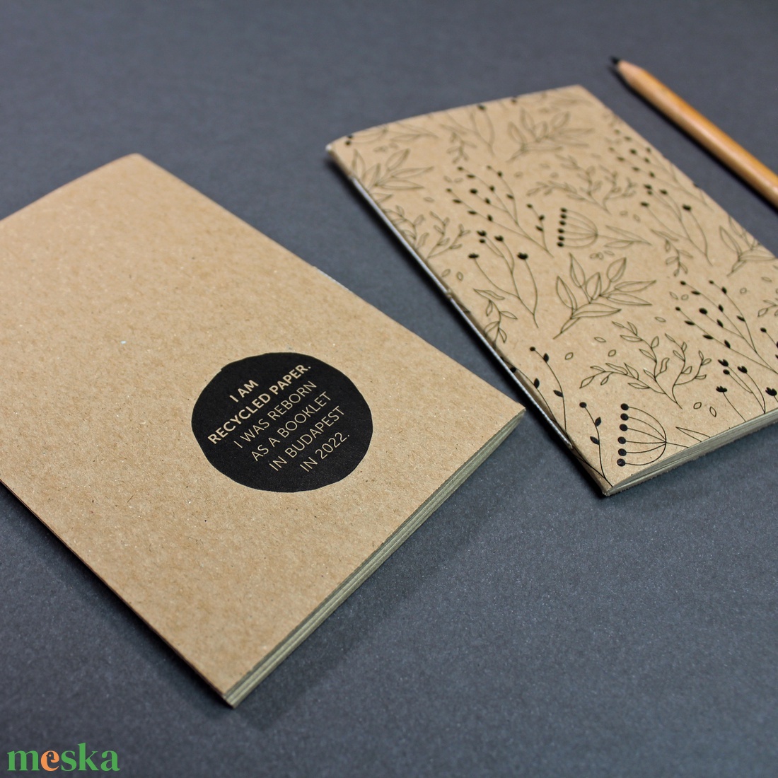 ECO ponthálós füzet - fekete - virágmintás / feliratos - újrahasznosított papírból - otthon & életmód - papír, írószer - jegyzetfüzet & napló - Meska.hu