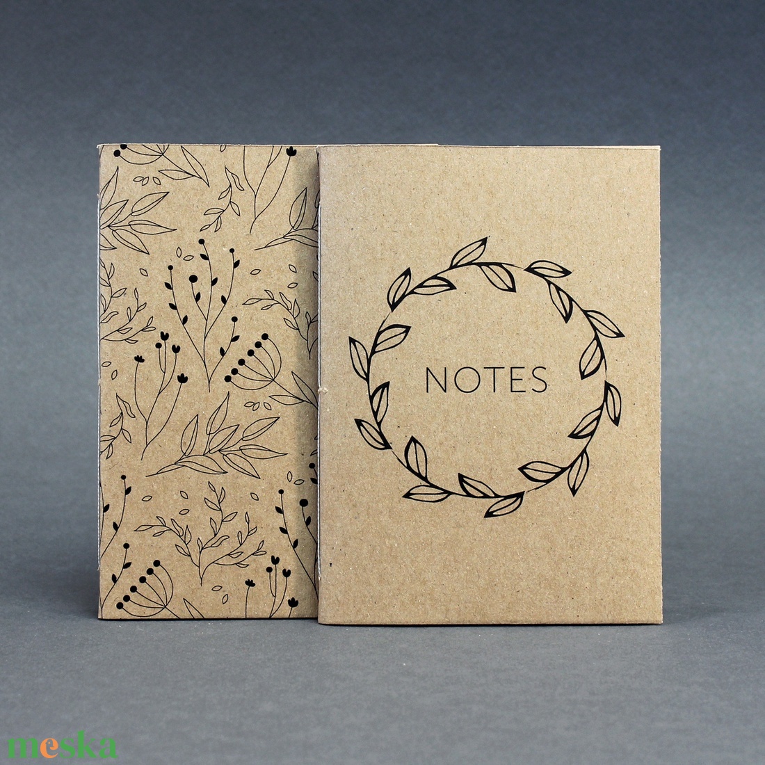 ECO ponthálós füzet - fekete - virágmintás / feliratos - újrahasznosított papírból - otthon & életmód - papír, írószer - jegyzetfüzet & napló - Meska.hu