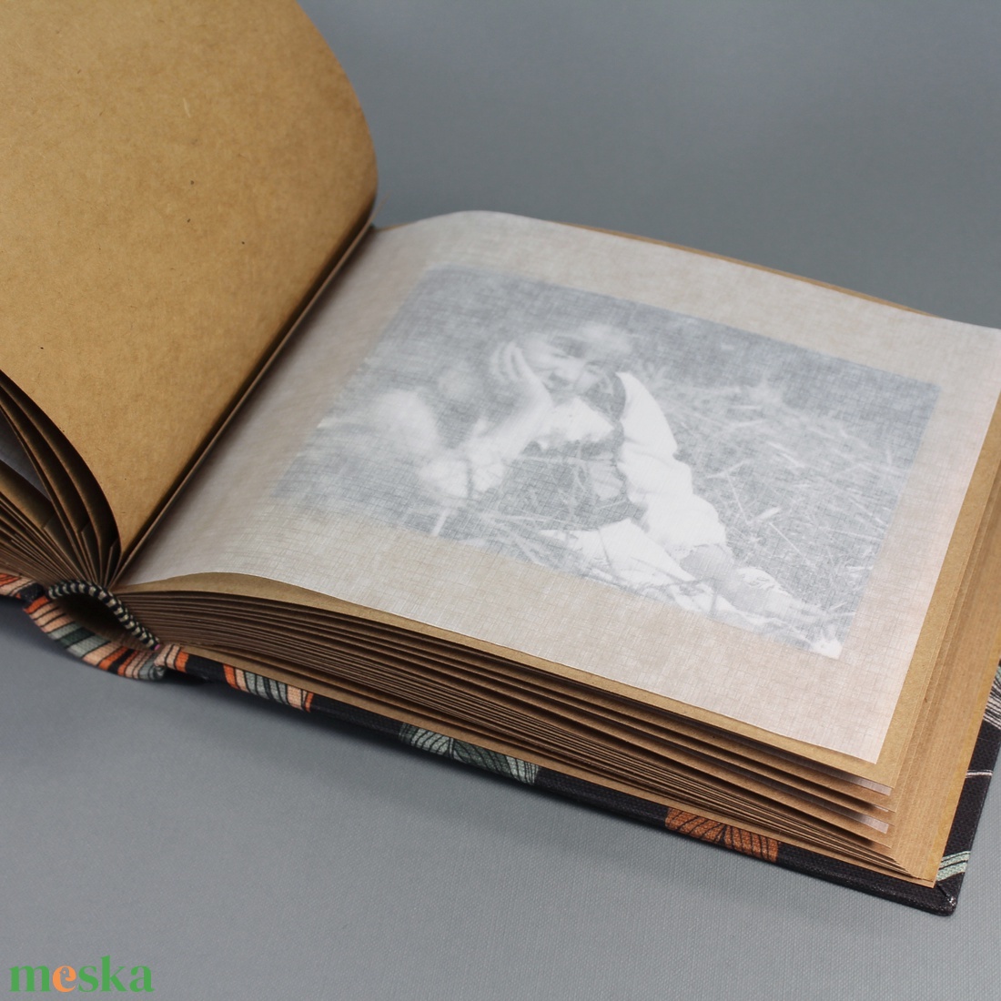 Fekete-narancs levélmintás vászon fotóalbum - 22x17 cm - otthon & életmód - papír, írószer - album & fotóalbum - Meska.hu Fekete-narancs levélmintás vászon fotóalbum - 22x17 cm - otthon & életmód - papír, írószer - album & fotóalbum - Meska.hu