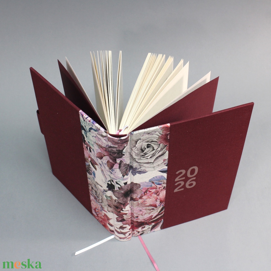 2026 heti tervező / határidőnapló - bordó vászon és virágmintás - matt rozé arany felirattal - otthon & életmód - papír, írószer - naptár & tervező - Meska.hu