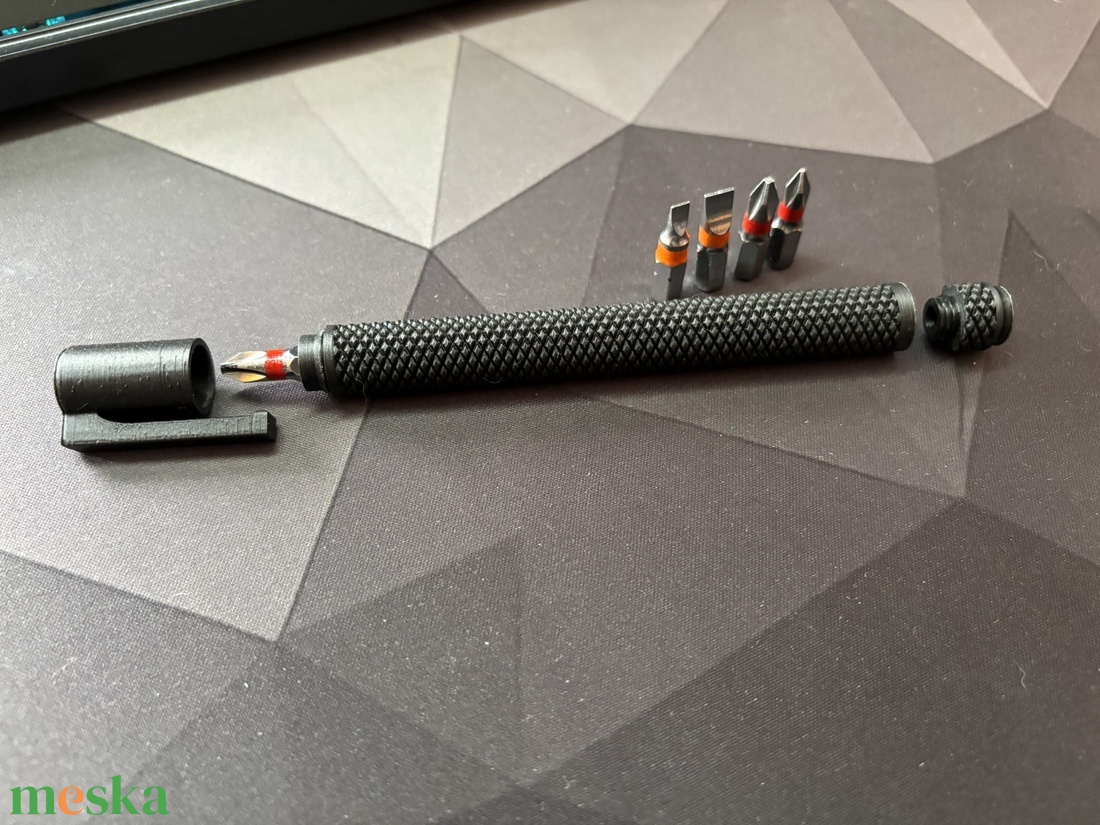 Toll alakú bitfejes csavarhúzó - kellékek & szerszámok - szerszámok, eszközök - egyéb szerszám, eszköz - Meska.hu