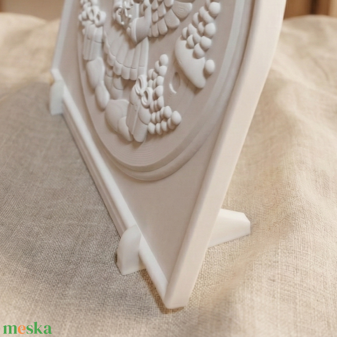 NOYA Tales Karácsonyi Őrangyal � Prémium Kifesthető kerámia-hatású Plakett (15cm) állvánnyal, öco-gyant  - karácsony - karácsonyi lakásdekoráció - karácsonyi lakásdíszek - Meska.hu