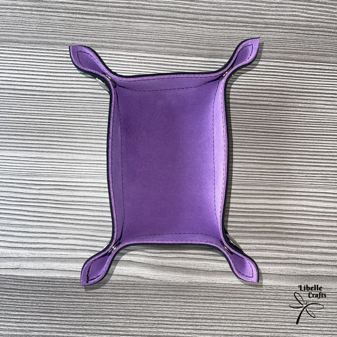 Színes bőr tálca - lila és fekete - otthon & életmód - dekoráció - asztal és polc dekoráció - dekorációs tál, tartó - Meska.hu