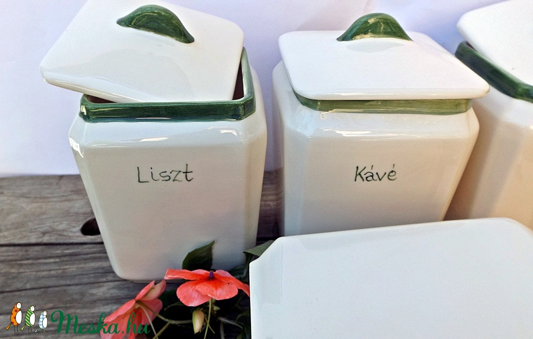 Zöld és a fehér-ekrü kerámia fűszertartó készlet - otthon & életmód - konyhafelszerelés, tálalás - Meska.hu Zöld és a fehér-ekrü kerámia fűszertartó készlet - otthon & életmód - konyhafelszerelés, tálalás - Meska.hu