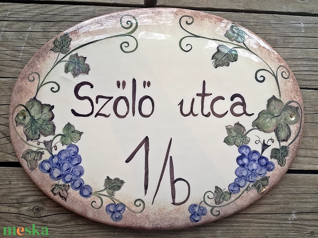 Kerámia egyedi utca és házszám tábla szőlős-indás festéssel - otthon & életmód - ház & kert - házszám - Meska.hu Kerámia egyedi utca és házszám tábla szőlős-indás festéssel - otthon & életmód - ház & kert - házszám - Meska.hu