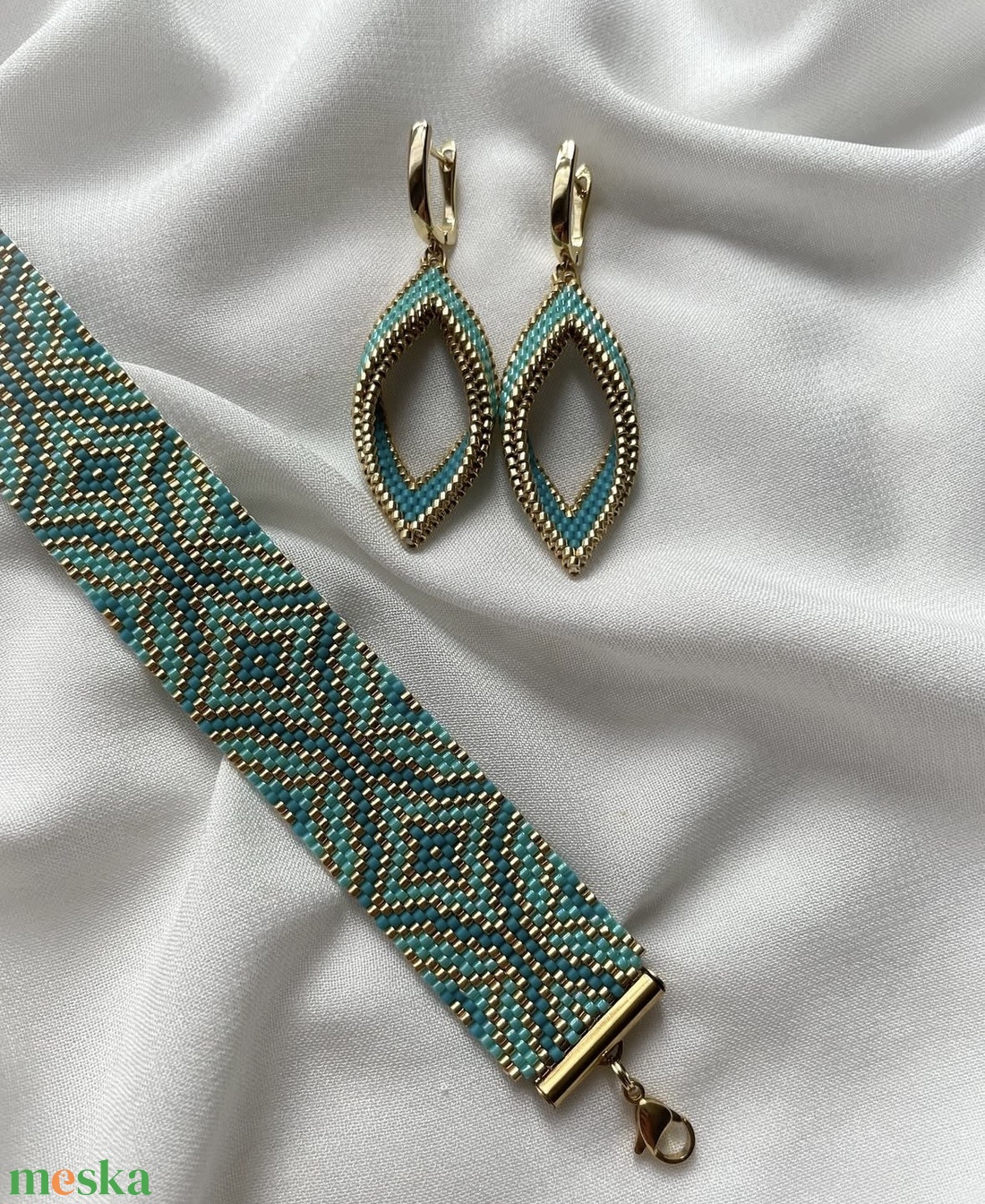 Türkiz arany gyöngyös karkötő és fülbevaló - ékszer - karkötő - gyöngyös karkötő - Meska.hu