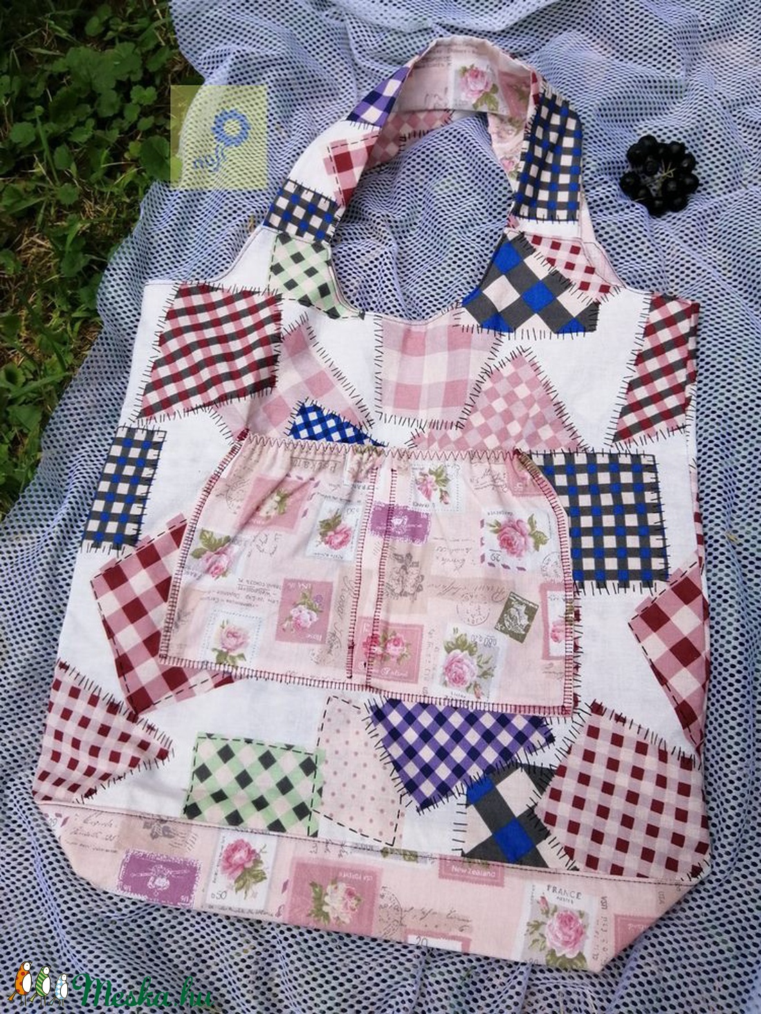 Akciós pamutvászon táska - Foltvarrás és rózsaszín bélyeges rózsás mintás anyagból - táska & tok - bevásárlás & shopper táska - shopper, textiltáska, szatyor - Meska.hu