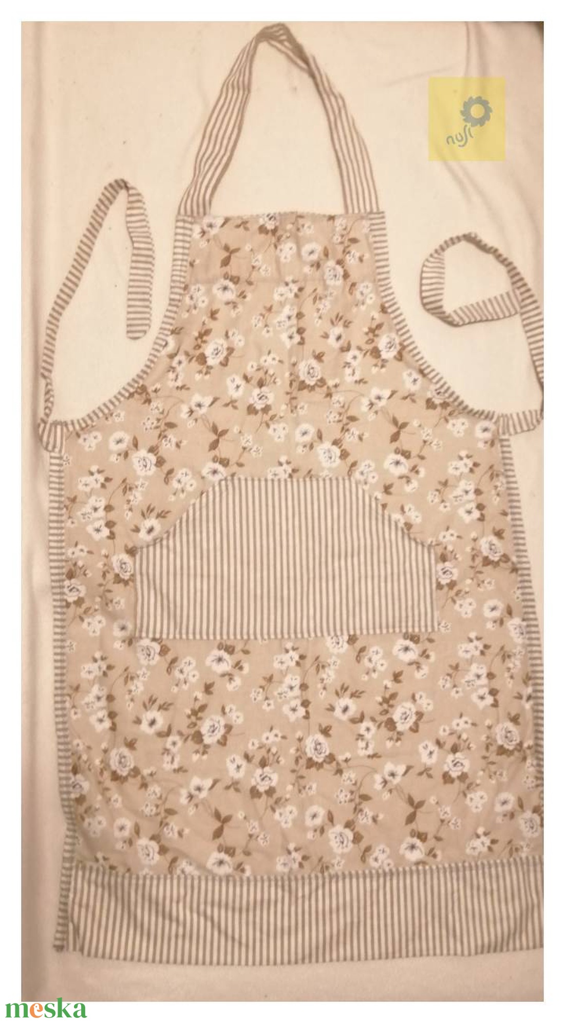 Kötény - világosbarna alapon virágos és csíkos mintás pamutvászonból I.  - otthon & életmód - konyhafelszerelés, tálalás - konyhai textil - kötény - Meska.hu