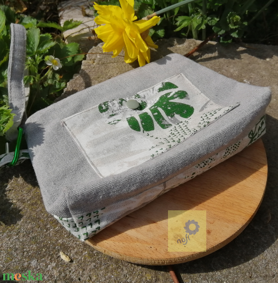 Textil neszesszer csuklópánttal - zöld szürke leveles belül transzparens zsebbel - táska & tok - neszesszer - Meska.hu Textil neszesszer csuklópánttal - zöld szürke leveles belül transzparens zsebbel - táska & tok - neszesszer - Meska.hu