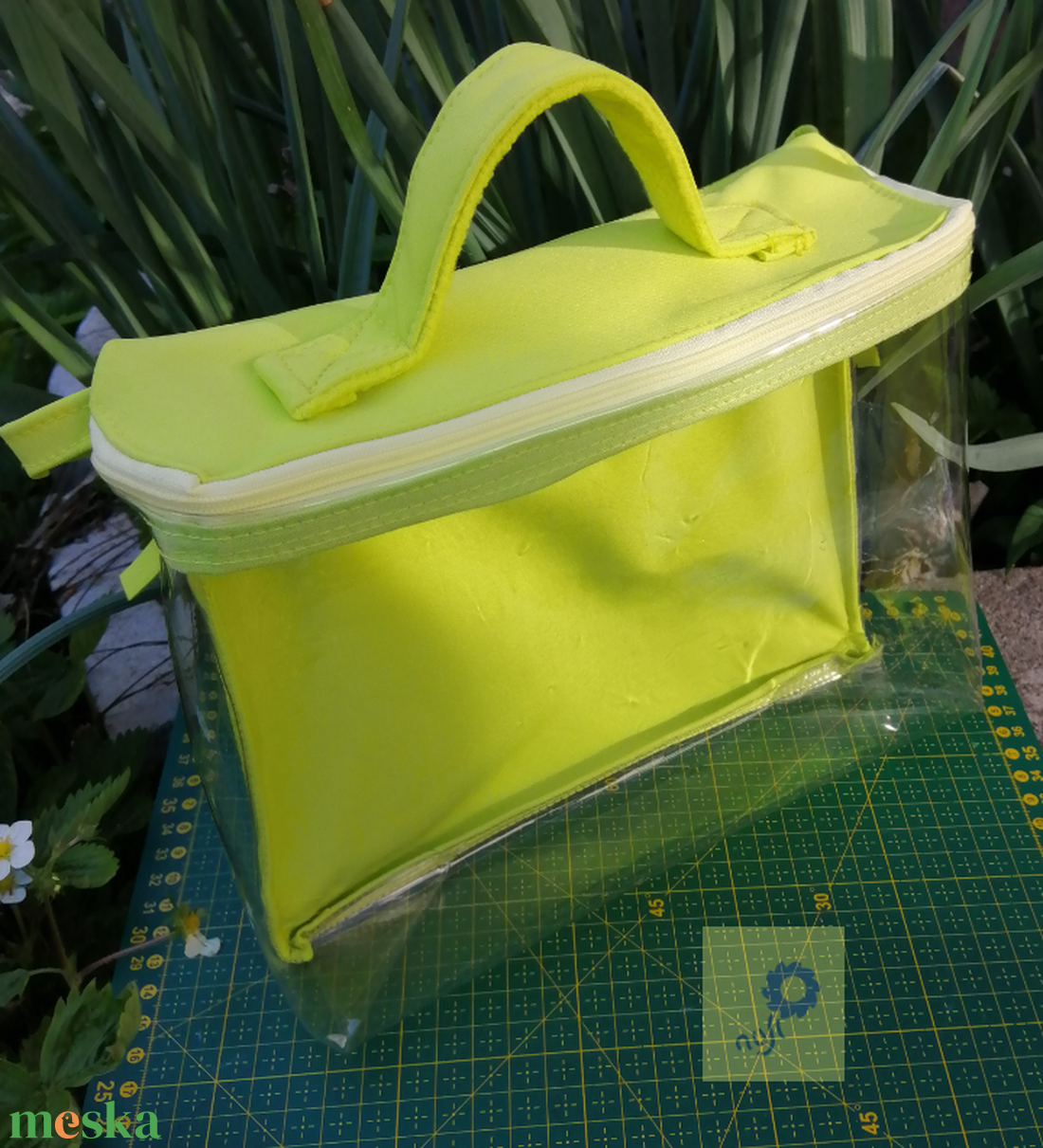 Kézitáska puha softshell és transzparens anyagból- neon zöld - táska & tok - variálható táska - Meska.hu Kézitáska puha softshell és transzparens anyagból- neon zöld - táska & tok - variálható táska - Meska.hu