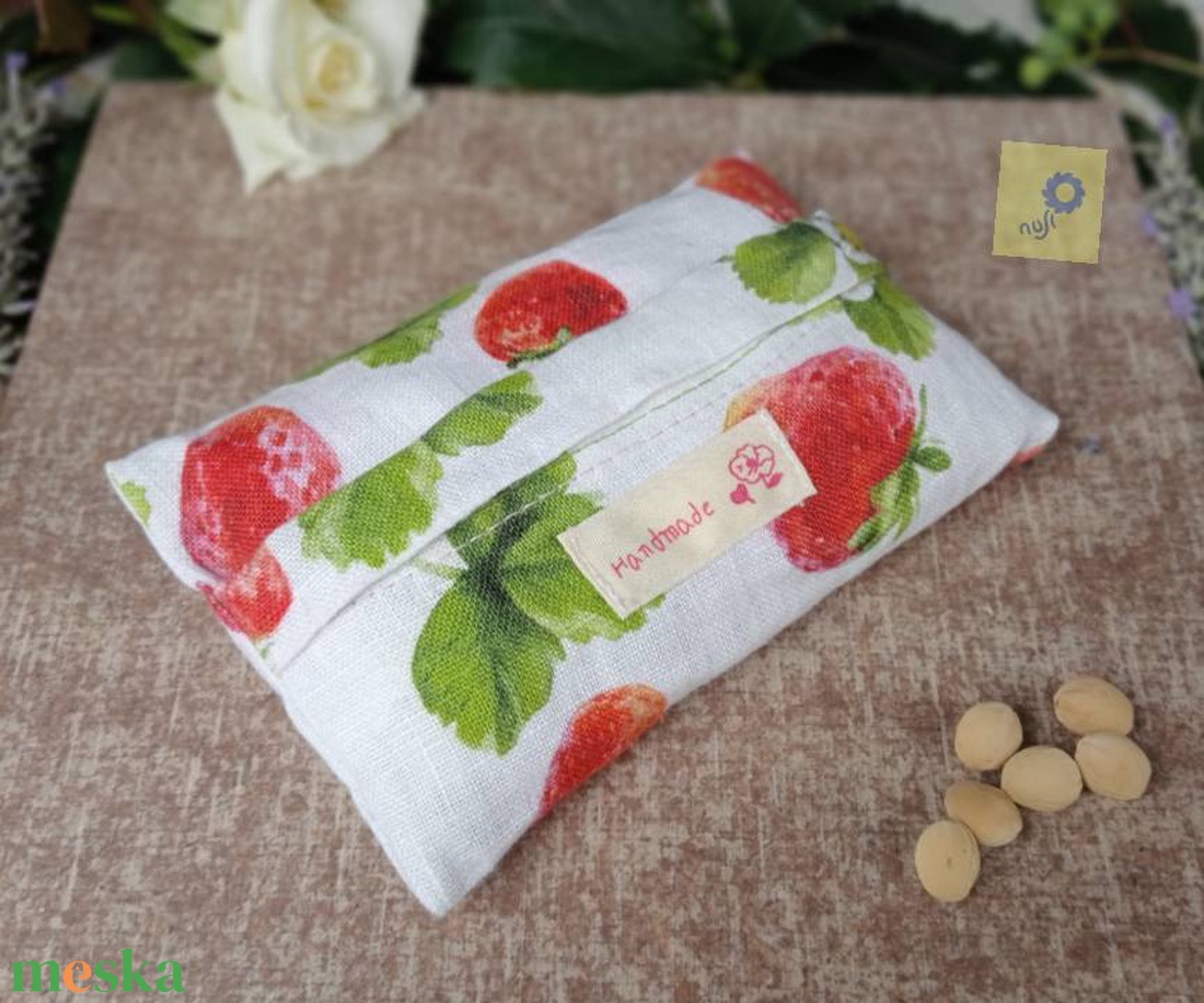 Cseresznyemag párna eper mintás prémium lenvászon huzatban, pánttal (virágos handmade felirattal)  - otthon & életmód - lakástextil - párna & párnahuzat - Meska.hu