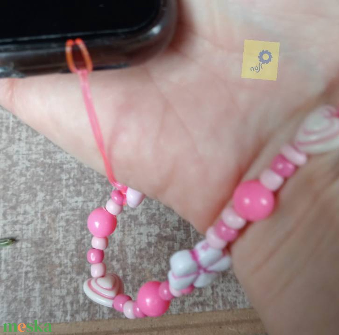 Mobil dísz / phone charm - pink árnyalat, happy felirattal  - ékszer - karkötő - charm karkötő - Meska.hu