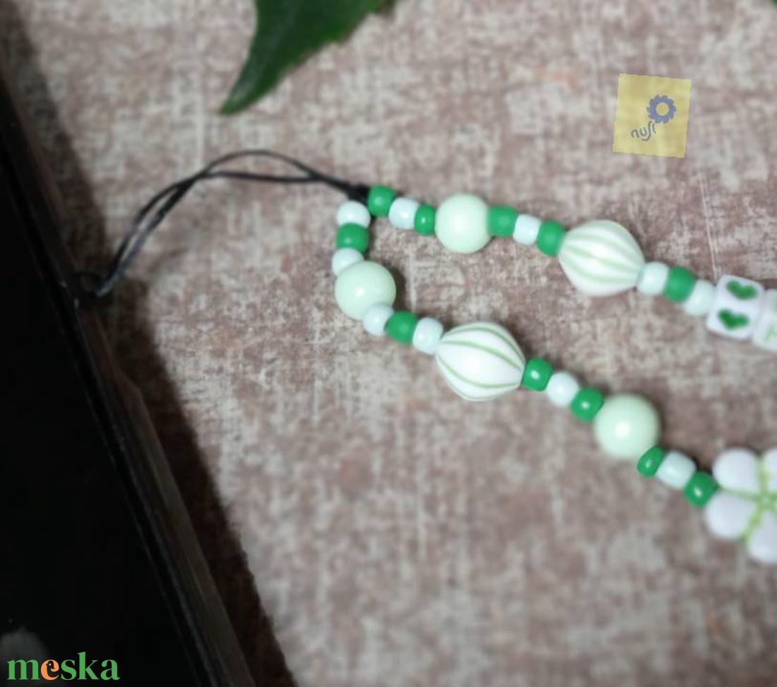Mobil dísz / phone charm - zöld árnyalat, happy felirattal - ékszer - karkötő - charm karkötő - Meska.hu Mobil dísz / phone charm - zöld árnyalat, happy felirattal - ékszer - karkötő - charm karkötő - Meska.hu