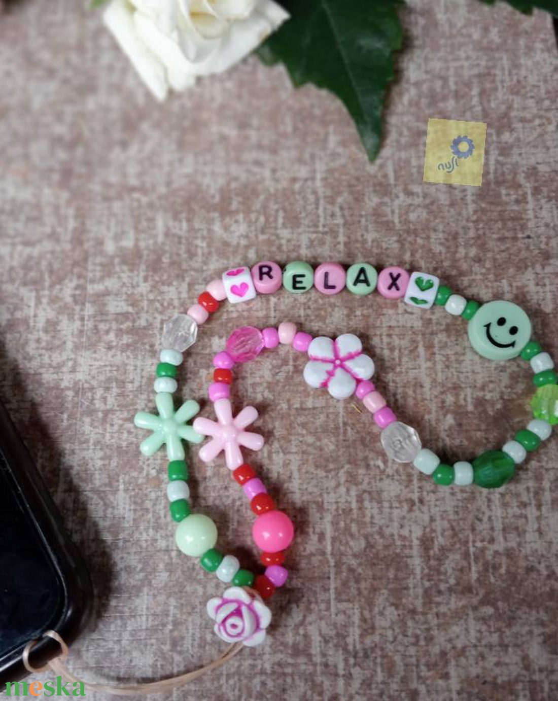 Mobil dísz / phone charm - pink zöld árnyalat, relax felirattal  - ékszer - karkötő - charm karkötő - Meska.hu
