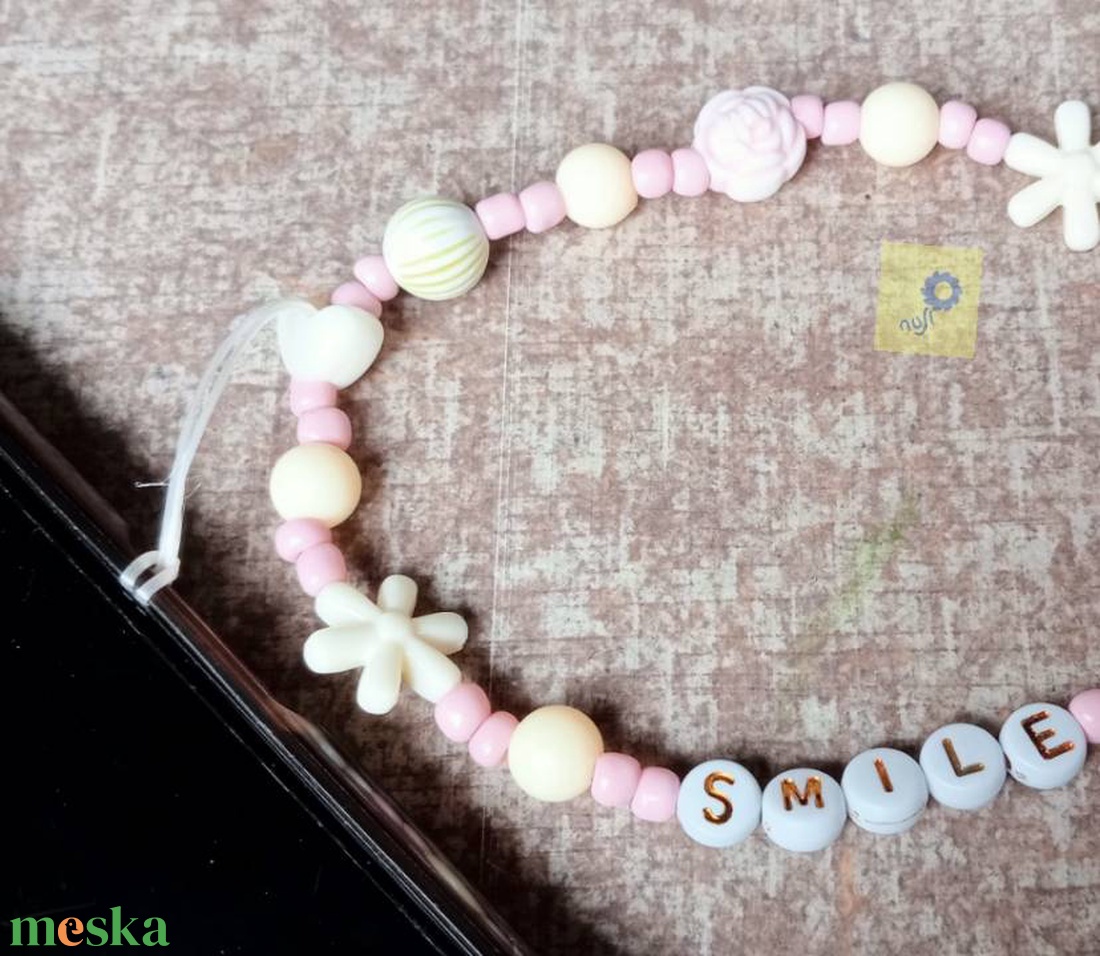 Mobil dísz / phone charm - pasztell árnyalat, arany smile felirattal - ékszer - karkötő - charm karkötő - Meska.hu Mobil dísz / phone charm - pasztell árnyalat, arany smile felirattal - ékszer - karkötő - charm karkötő - Meska.hu