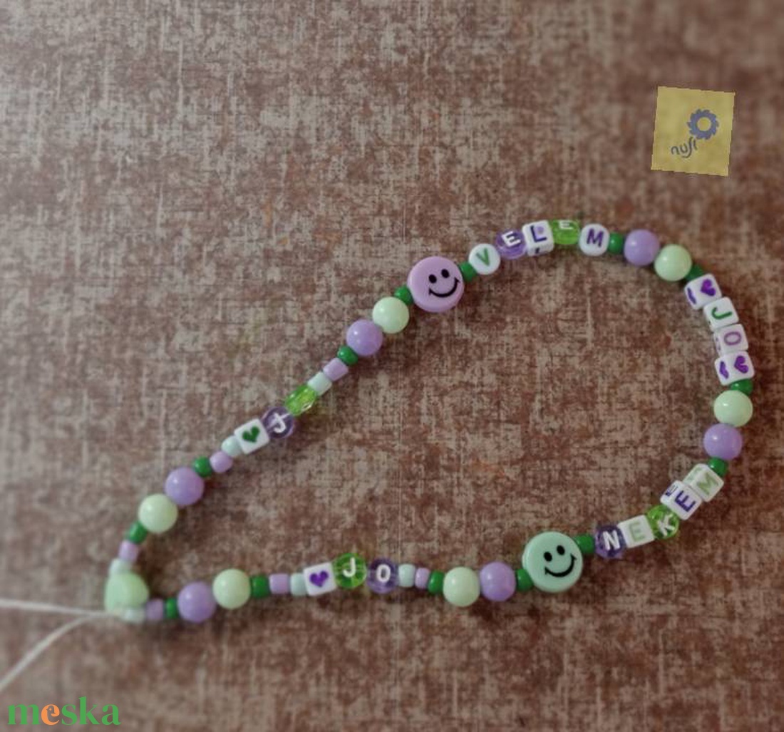 Mobil dísz / phone charm - zöld-lila árnyalat, magyar nyelvű felirattal - ékszer - karkötő - charm karkötő - Meska.hu Mobil dísz / phone charm - zöld-lila árnyalat, magyar nyelvű felirattal - ékszer - karkötő - charm karkötő - Meska.hu