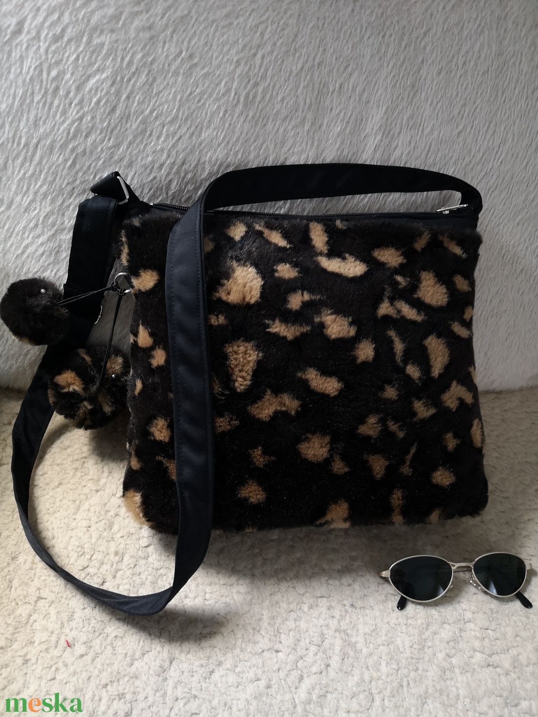 Szőrmés barna foltos táska - táska & tok - kézitáska & válltáska - vállon átvethető táska - Meska.hu