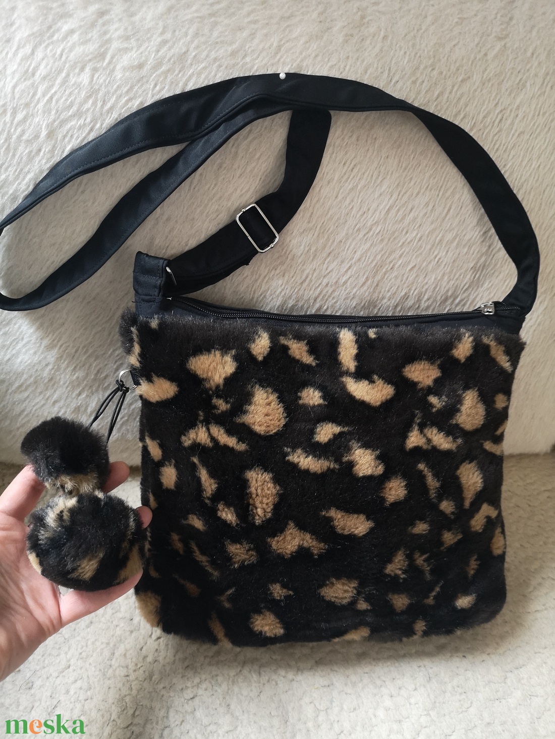 Szőrmés barna foltos táska - táska & tok - kézitáska & válltáska - vállon átvethető táska - Meska.hu