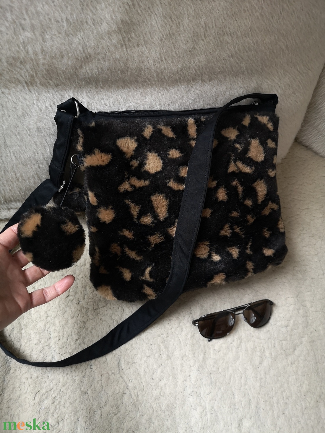 Szőrmés barna foltos táska - táska & tok - kézitáska & válltáska - vállon átvethető táska - Meska.hu