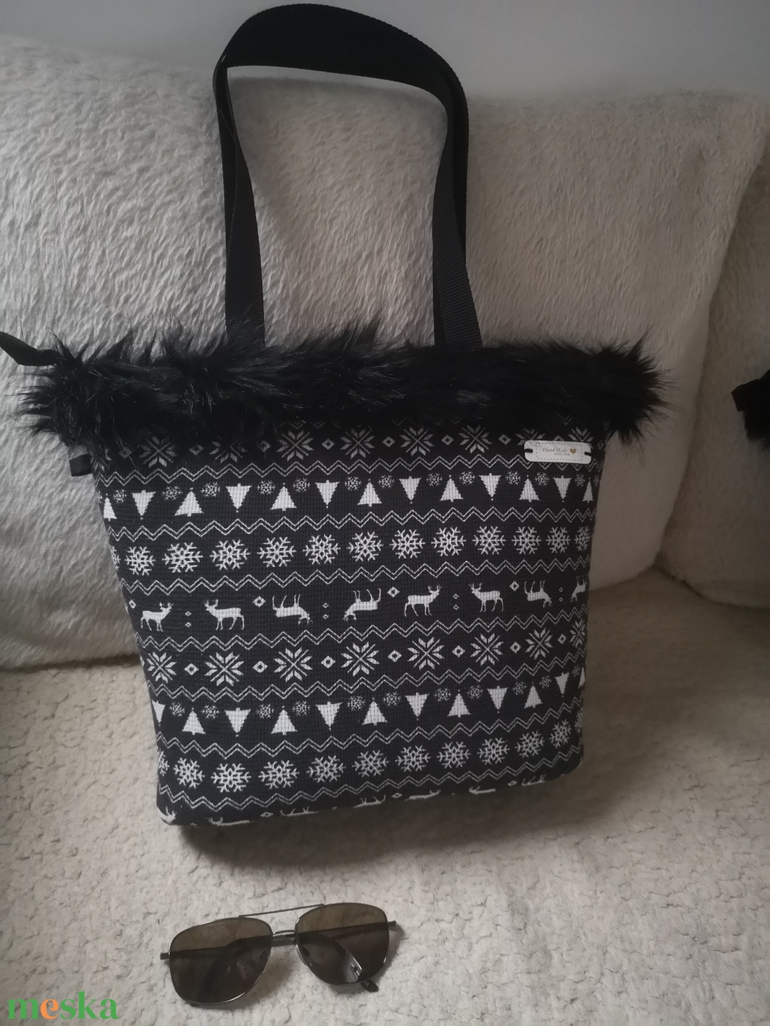 Szőrmés karácsonyi táska  - táska & tok - kézitáska & válltáska - belső rendező - Meska.hu