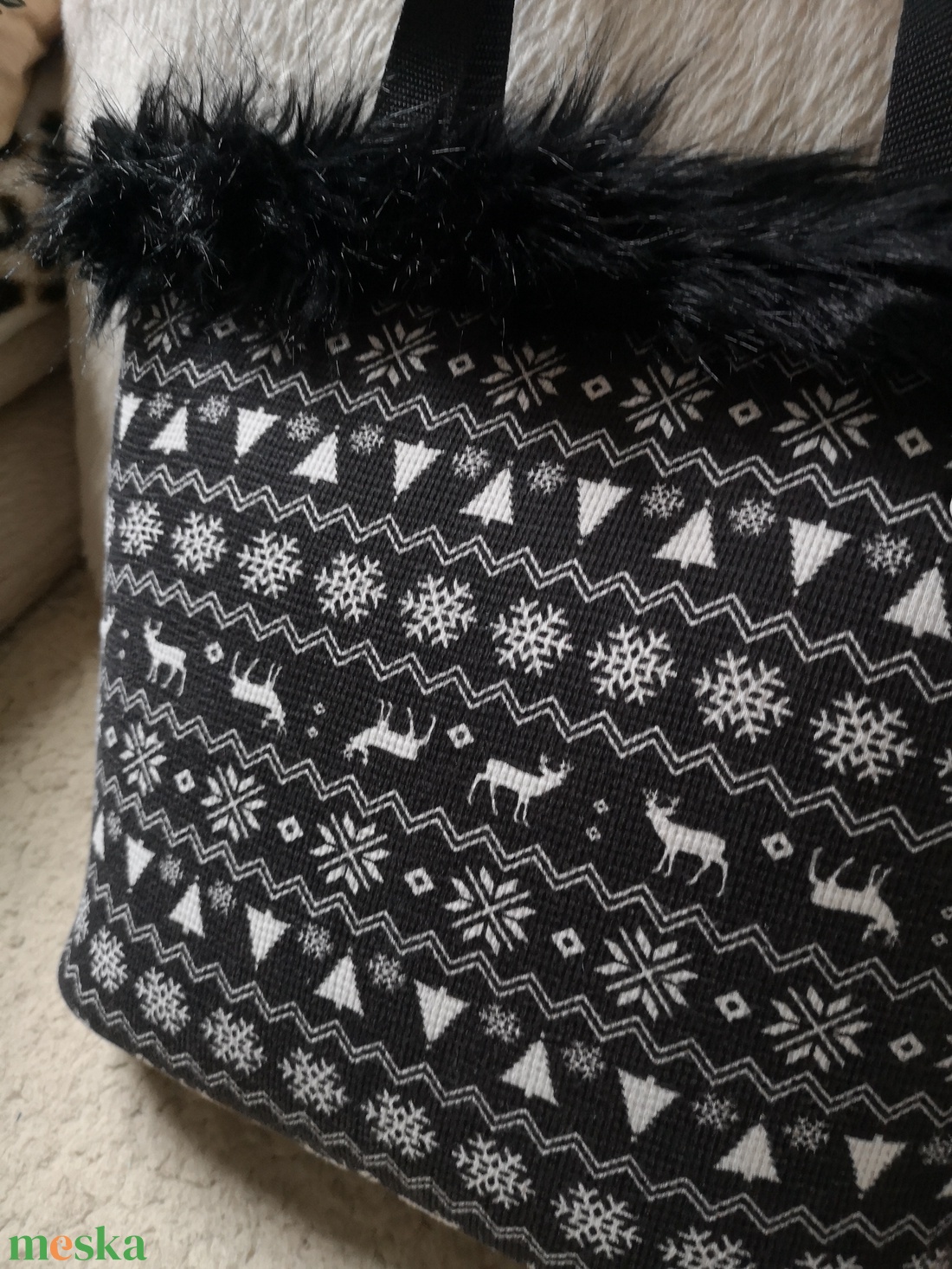 Szőrmés karácsonyi táska  - táska & tok - kézitáska & válltáska - belső rendező - Meska.hu