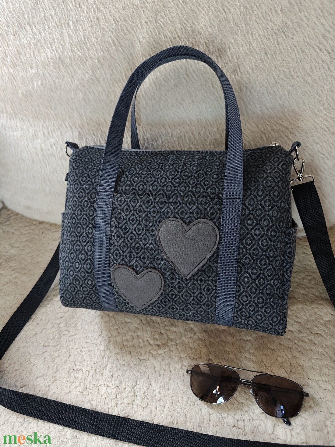 Szürke apró mintás kézitáska - táska & tok - kézitáska & válltáska - vállon átvethető táska - Meska.hu