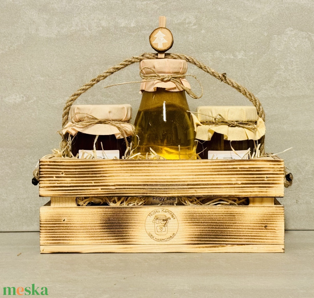 Nussy Kamrája ajándék Fa ládika házi lekvárjainkkal szörppel - RENDELÉSRE - élelmiszer - lekvár - Meska.hu