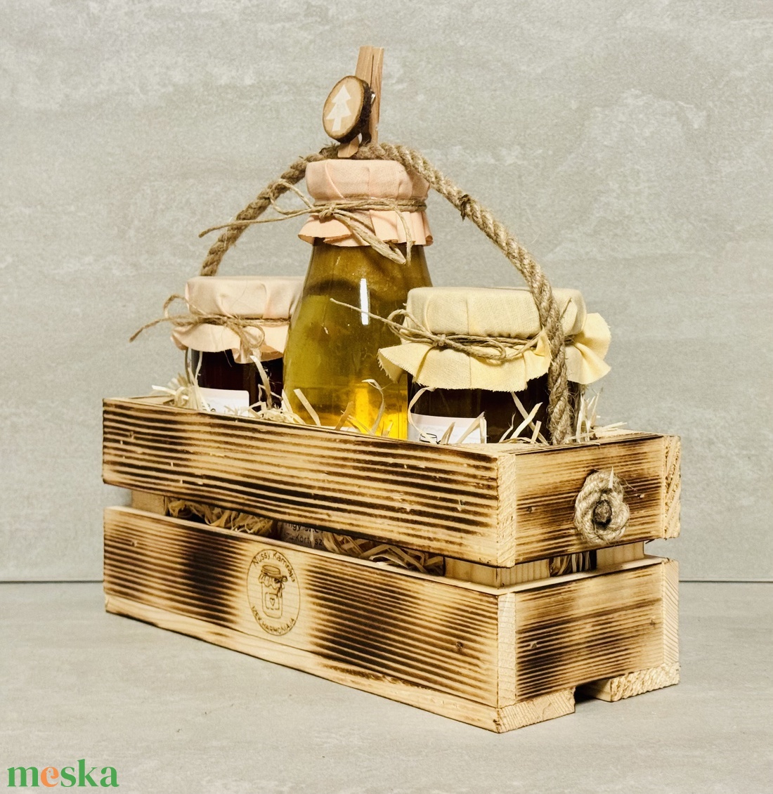 Nussy Kamrája ajándék Fa ládika házi lekvárjainkkal szörppel - RENDELÉSRE - élelmiszer - lekvár - Meska.hu