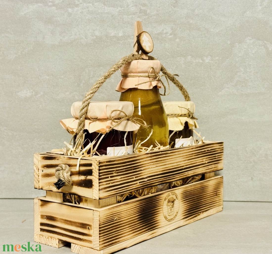 Nussy Kamrája ajándék Fa ládika házi lekvárjainkkal szörppel - RENDELÉSRE - élelmiszer - lekvár - Meska.hu