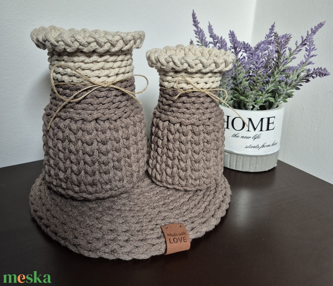 Horgolt vázák - otthon & életmód - dekoráció - asztal és polc dekoráció - asztaldísz - Meska.hu