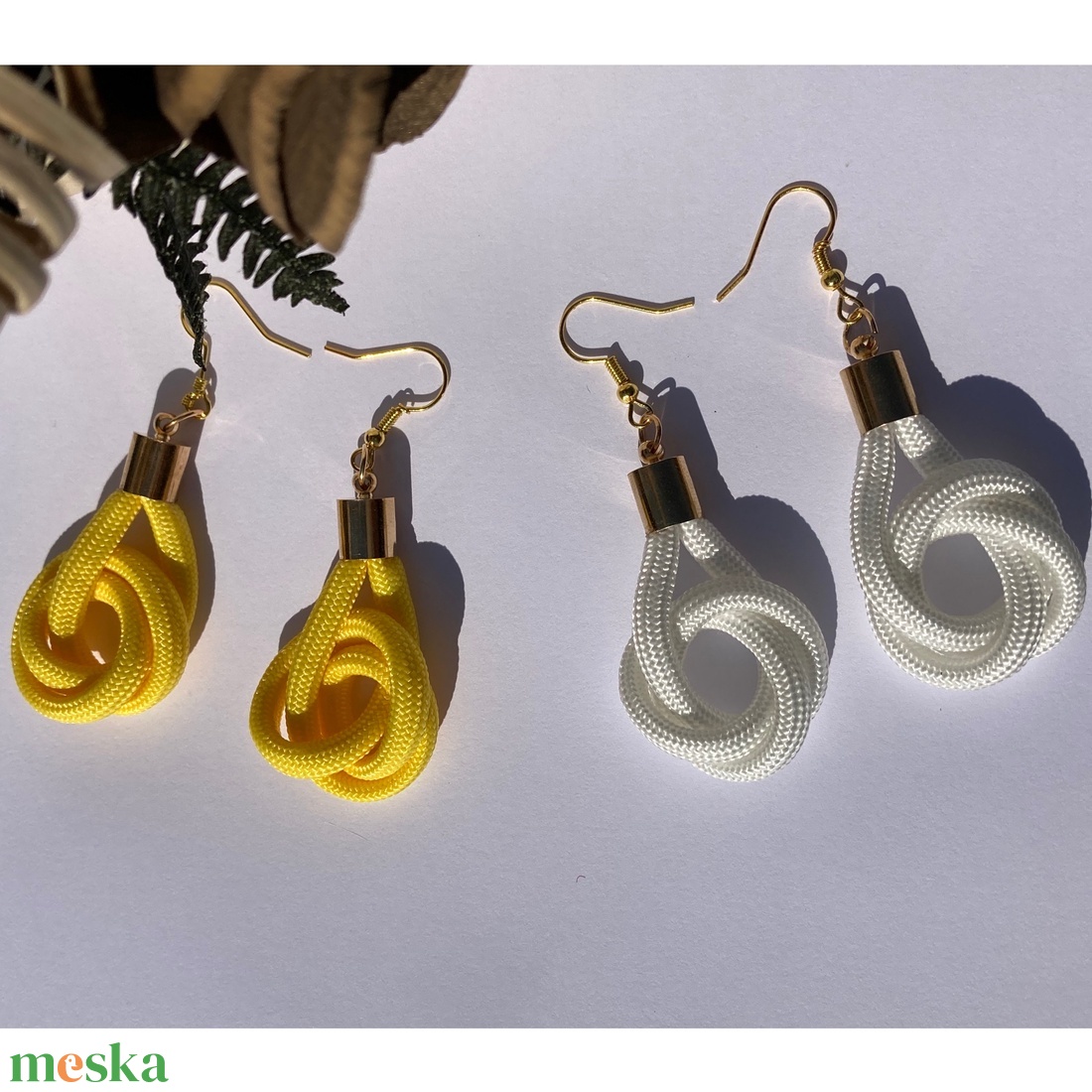 Twist fehér / sárga fülbevaló - ékszer - fülbevaló - lógó fülbevaló - Meska.hu Twist fehér / sárga fülbevaló - ékszer - fülbevaló - lógó fülbevaló - Meska.hu